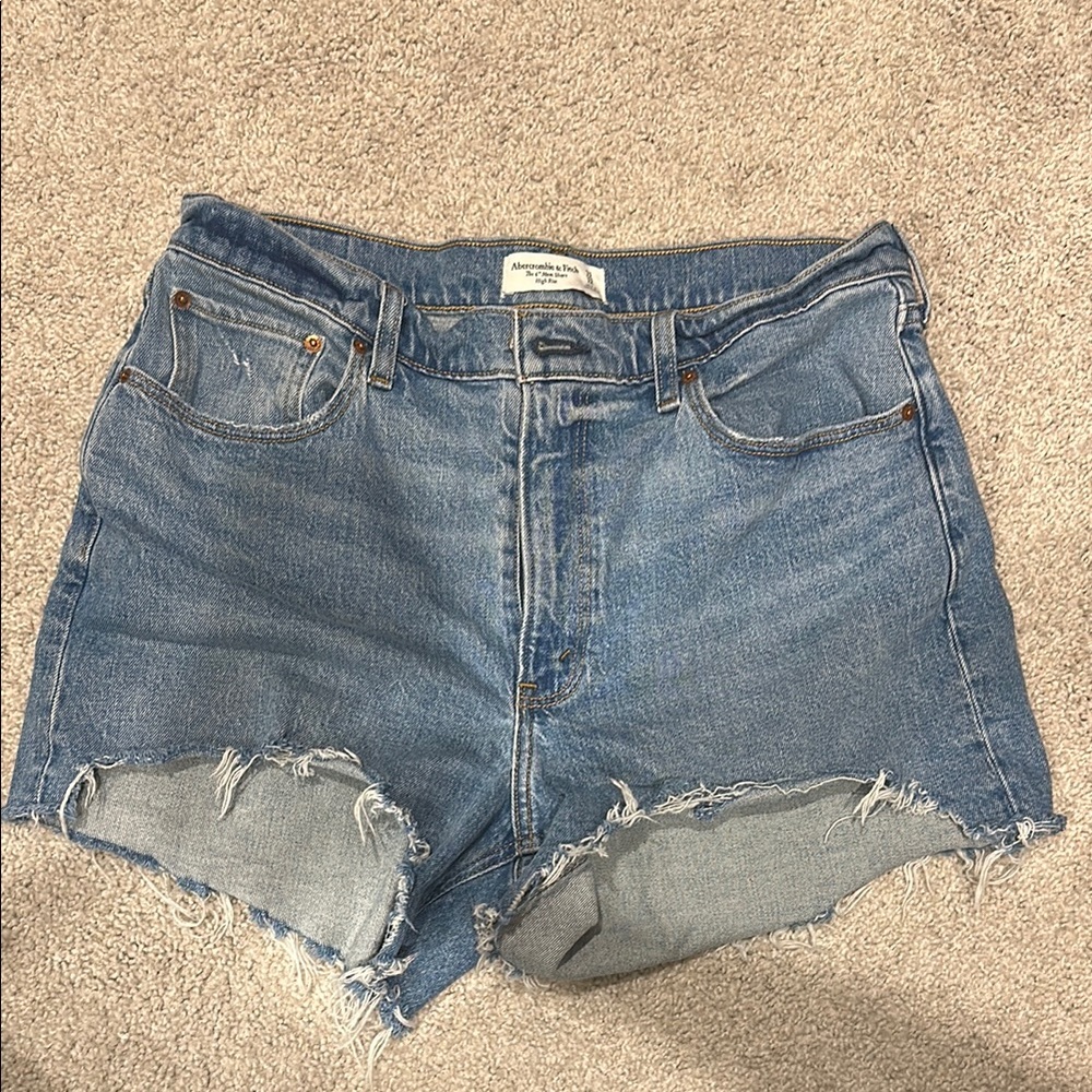 Abercrombie and Fitch 4” Mom Short High Rise